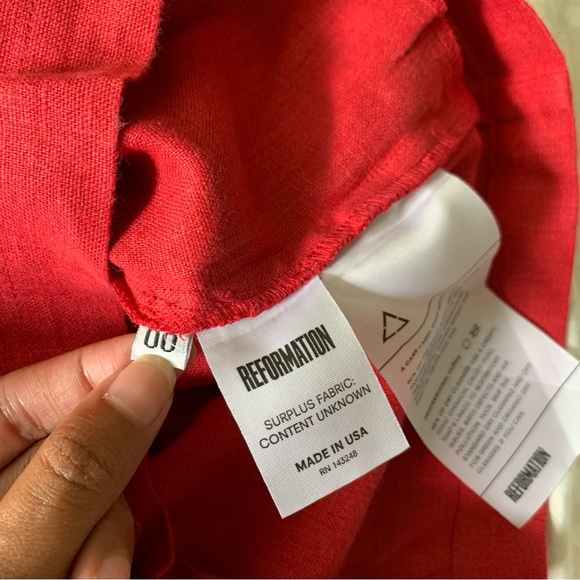 Reformation | Red Linen Mini Romper with pockets | Size 00 - Picture 12 of 12
